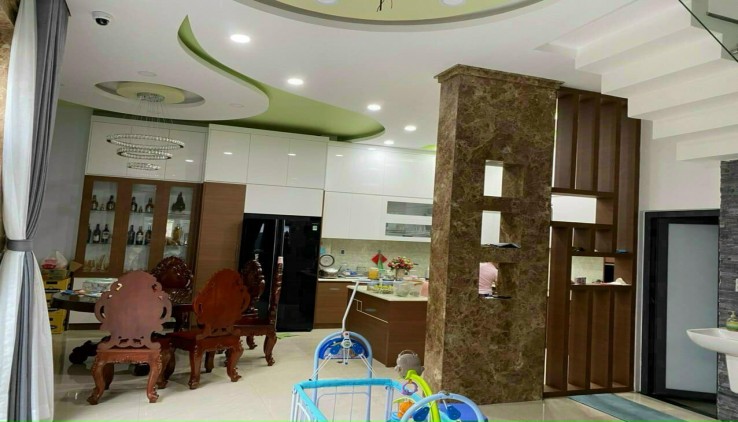 Nhà đẹp long lanh, xây dựng nhiều tâm huyết  Nhà riêng 93 Hoàng Văn Thái chính chủ cần bán -Sổ đỏ CC